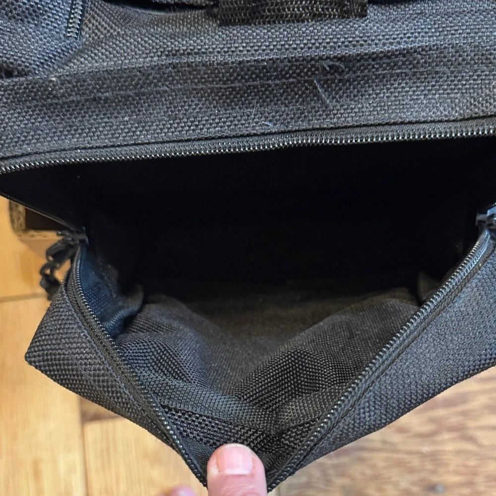 Black Storage duffle Gun Bag very spacious and a lots of space for everything